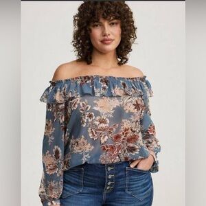 Torrid Crinkle Chiffon Blue Floral Ruffled OFF Shoulder Relaxed Blouse 4…